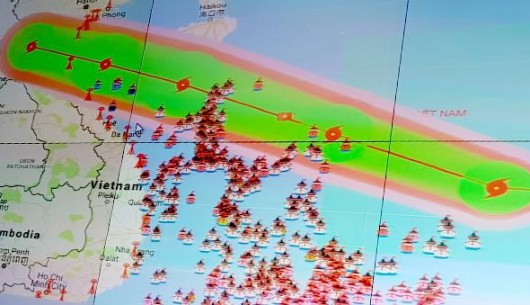 Bão số 10 đang diễn biến phức tạp